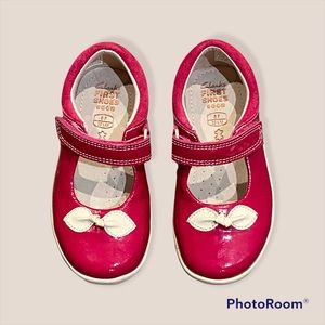 Clarks First Shoes fuchsia with bow